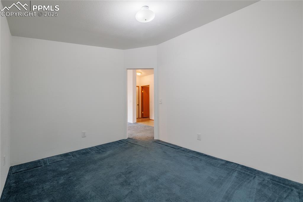 Image 24 of 26: View of carpeted office