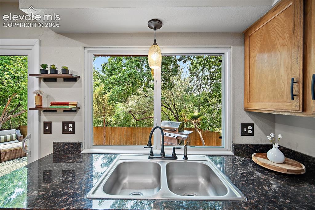 Image 10 of 49: Kitchen