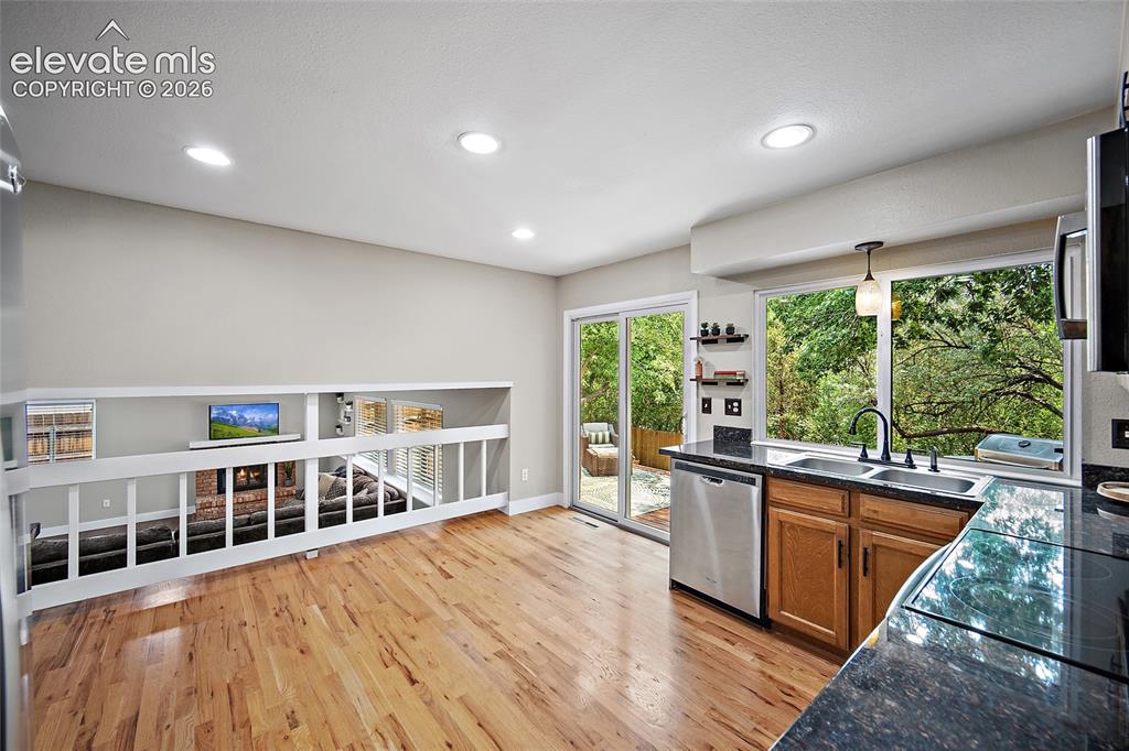 Image 11 of 49: Kitchen