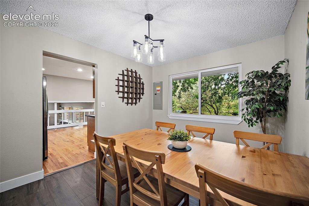 Image 12 of 49: Dining Area