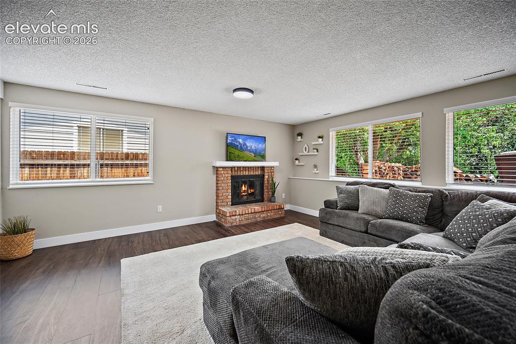 Image 30 of 49: Family Room