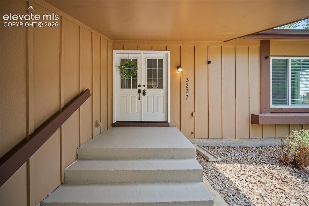 Image 4 of 49: Entry