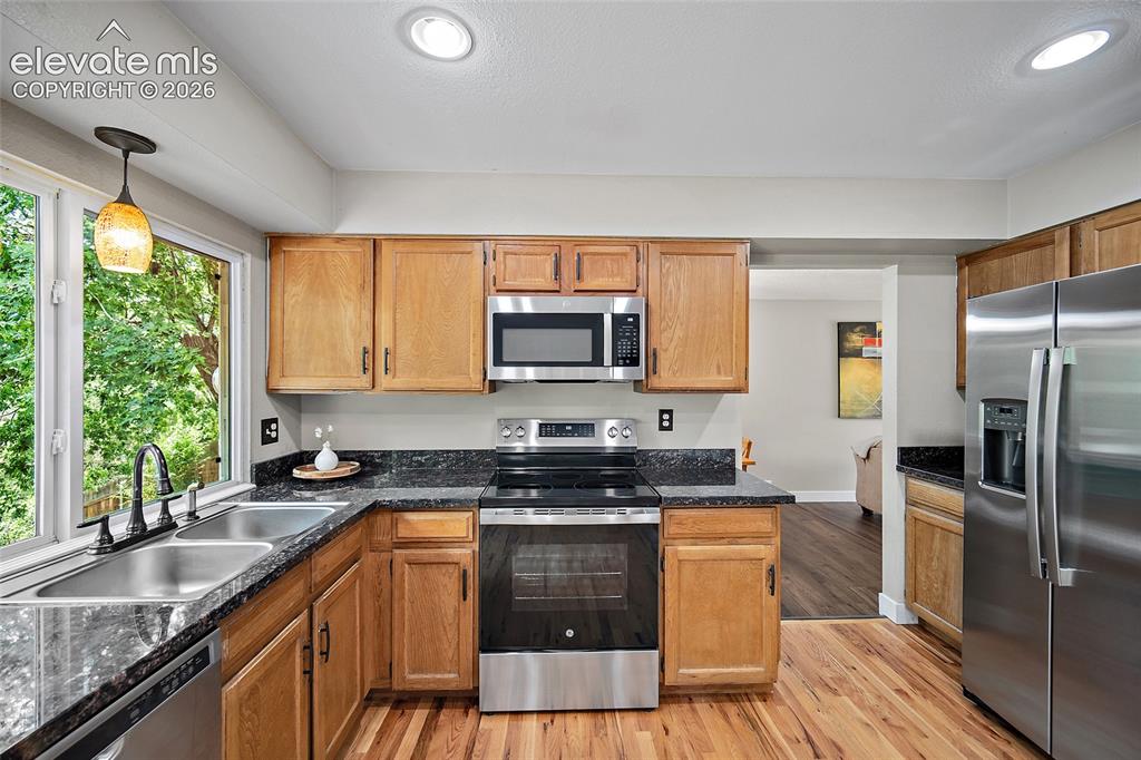 Image 9 of 49: Kitchen