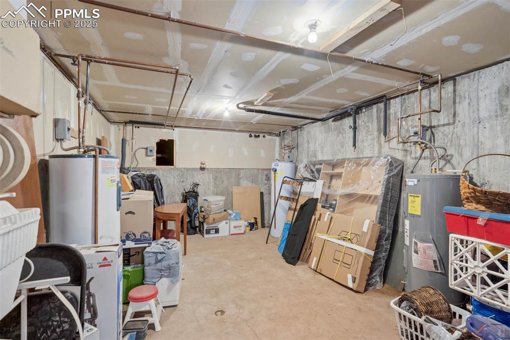 Image 25 of 35: Storage - Shared