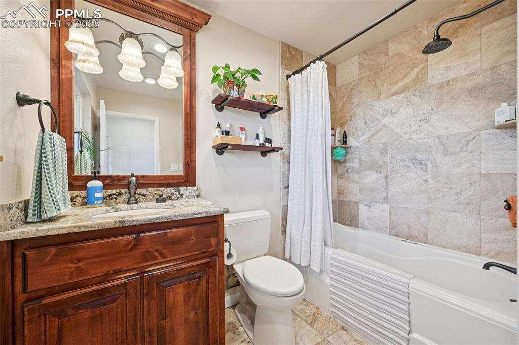 Image 18 of 42: Full bathroom main level