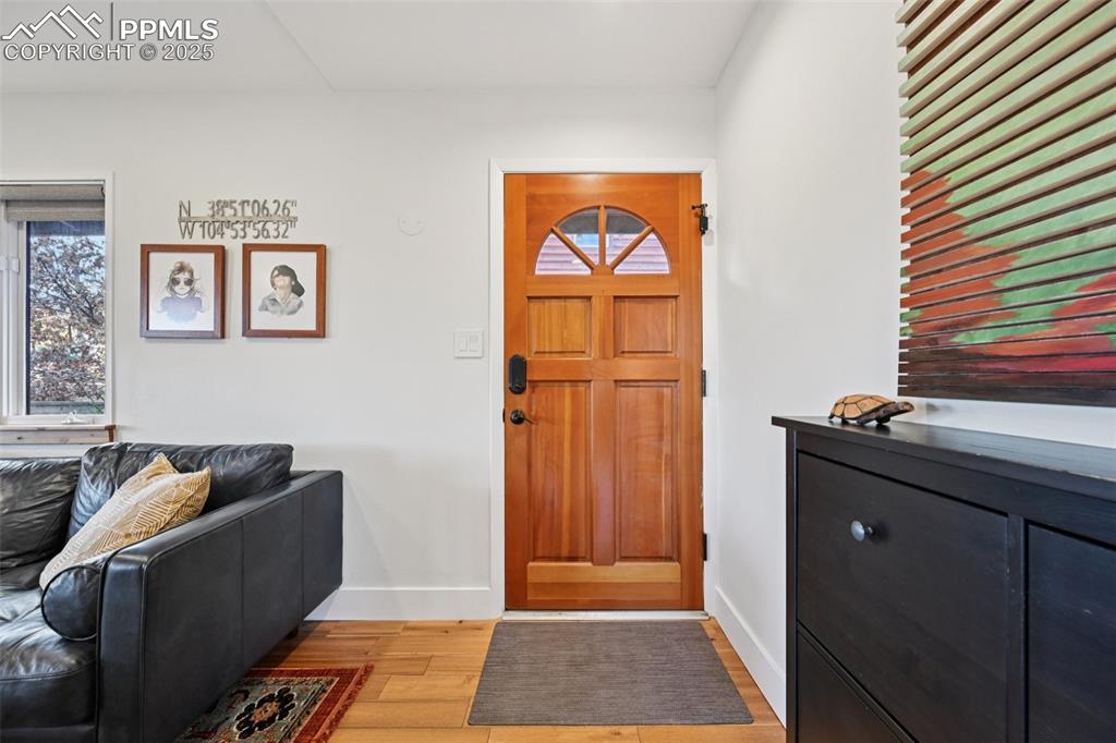 Image 5 of 42: Foyer