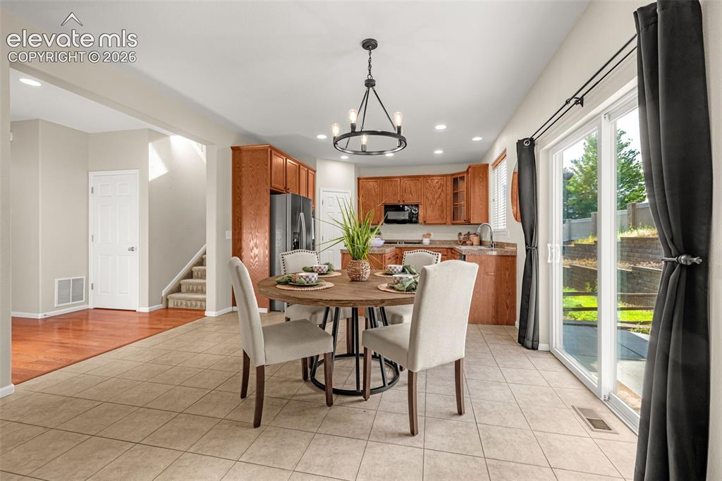 Image 11 of 44: Dining Area