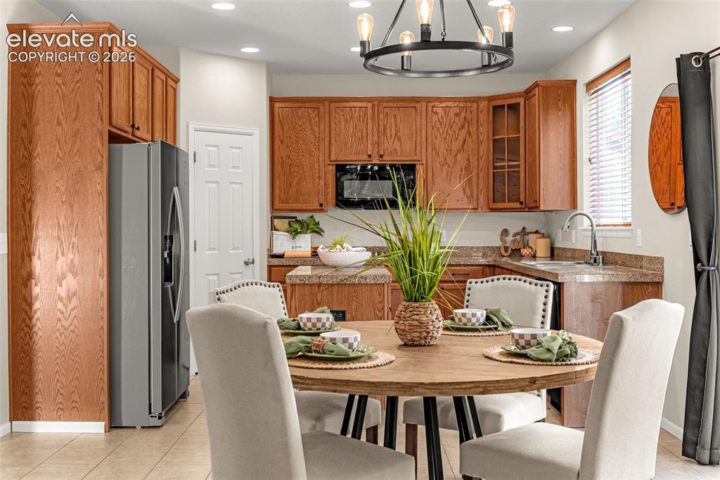Image 12 of 44: Dining Area