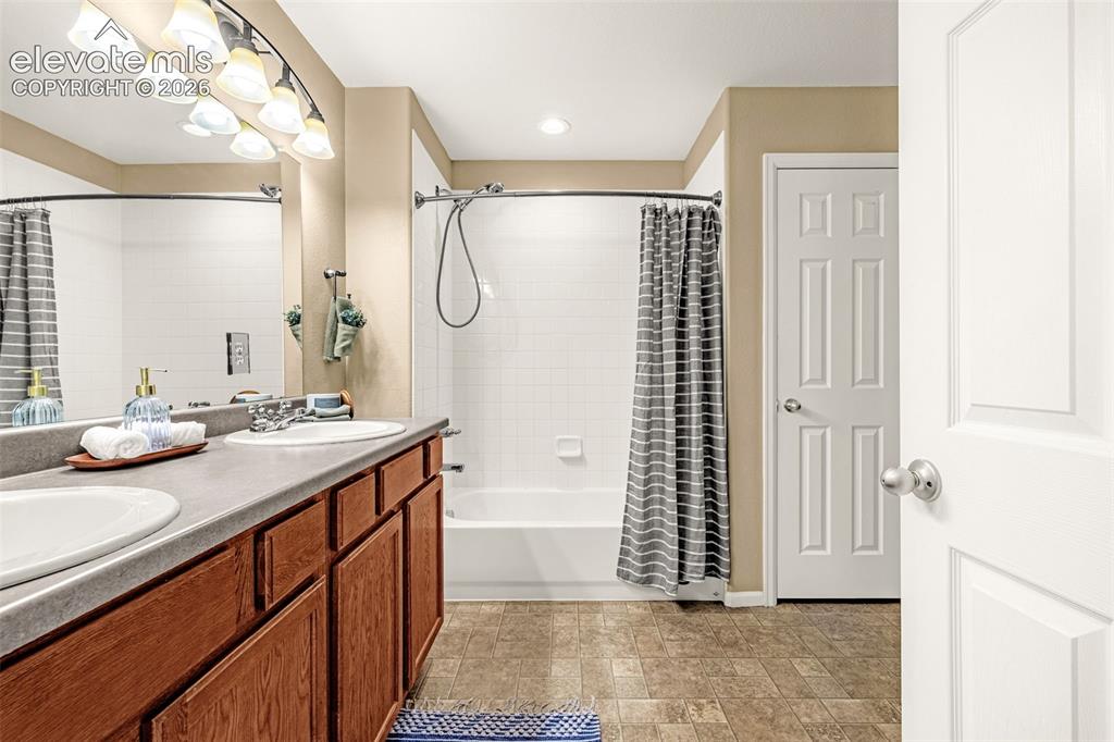 Image 22 of 44: Master Bathroom