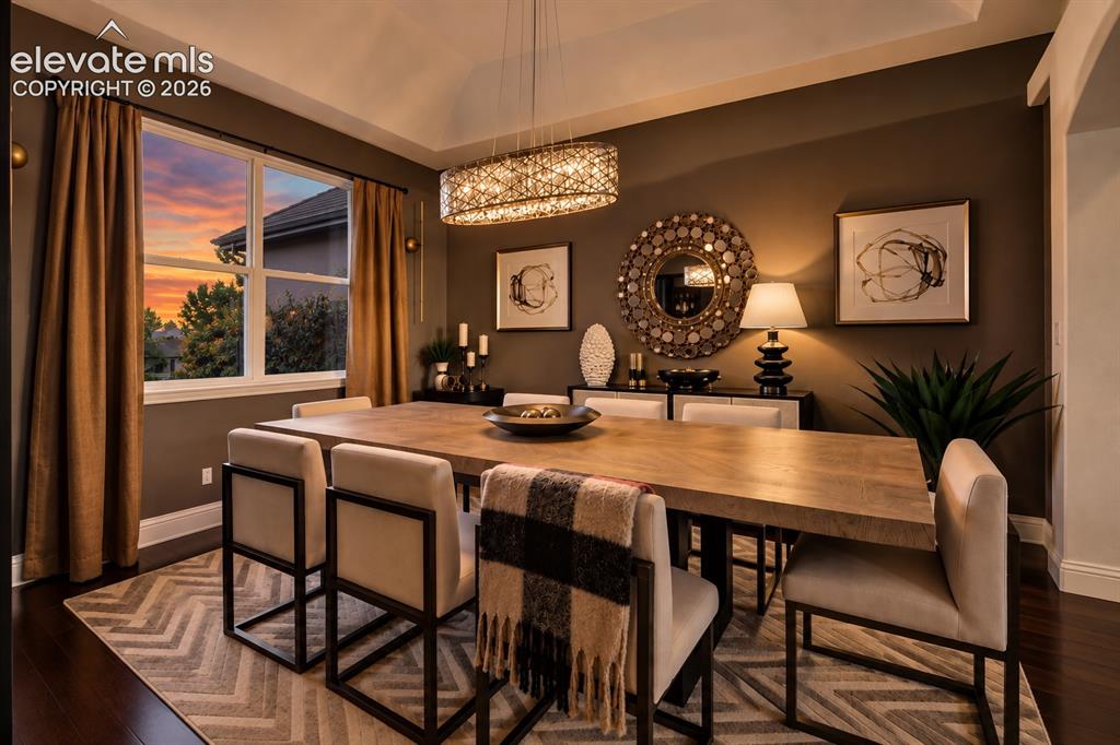 Image 13 of 50: Dining Area