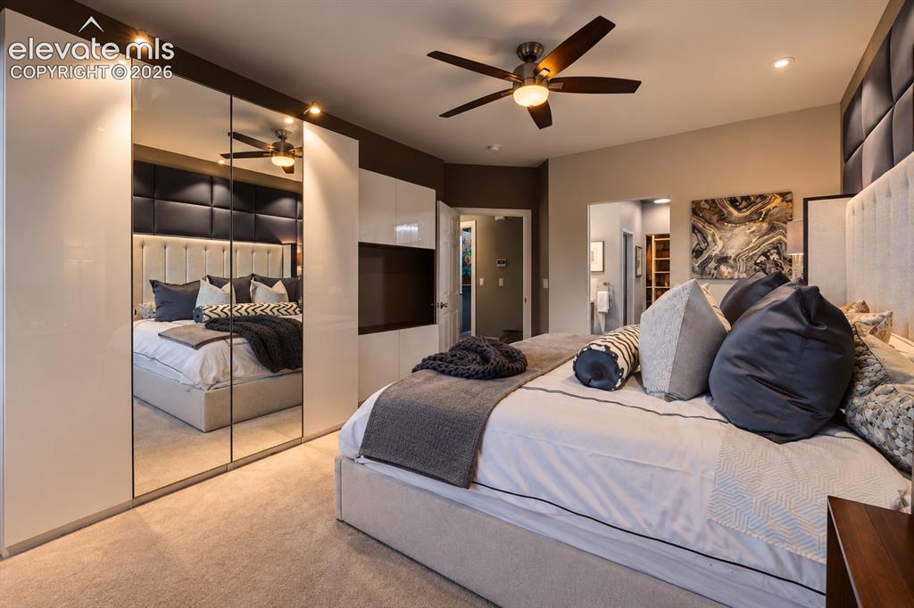 Image 19 of 50: Bedroom