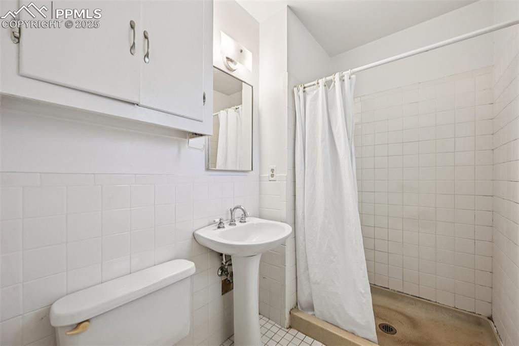 Image 28 of 50: Primary en suite 3/4 Bath