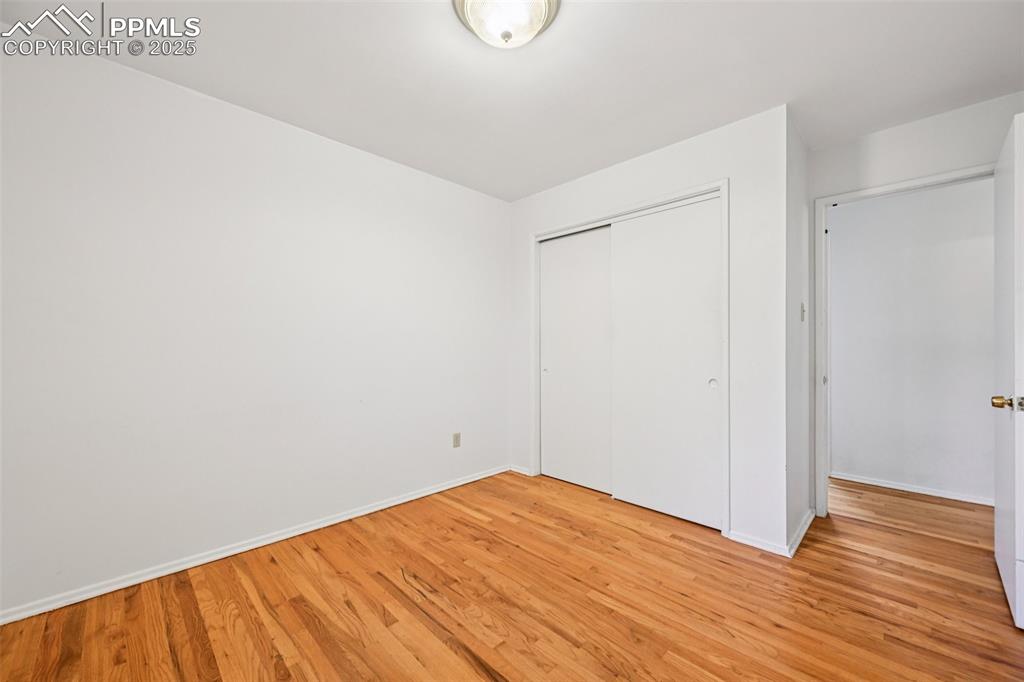 Image 32 of 50: Bedroom