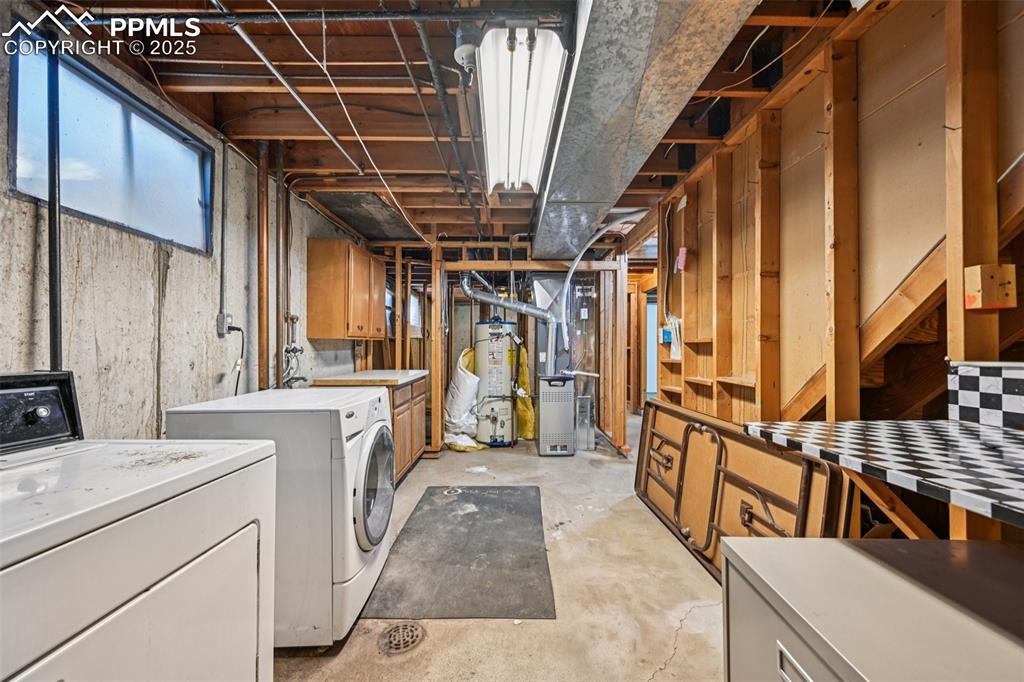 Image 39 of 50: Laundry area