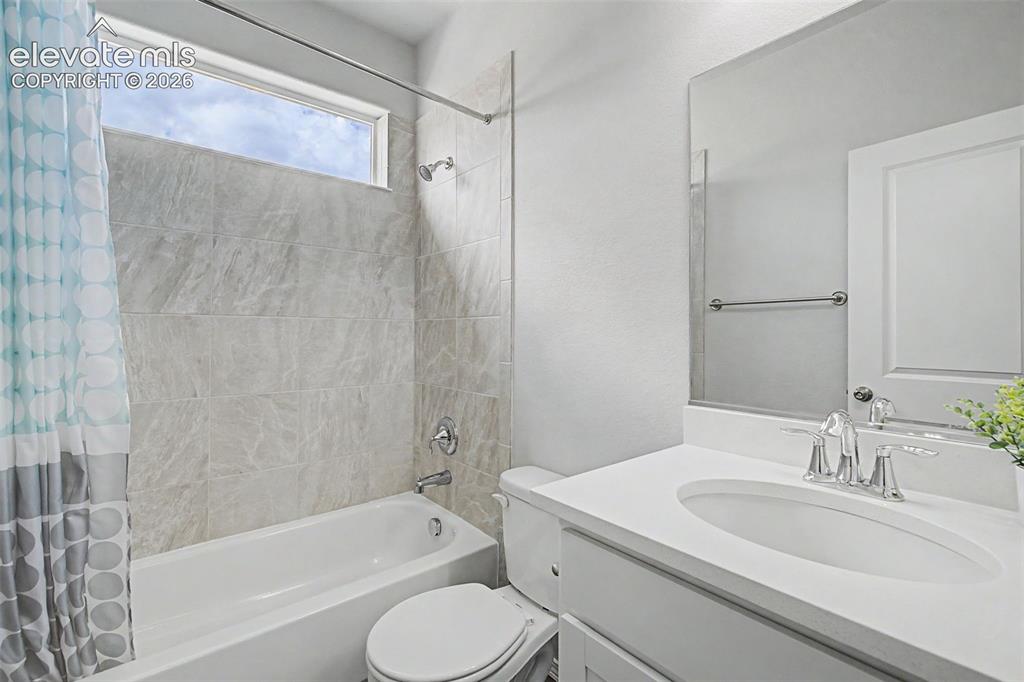 Image 14 of 28: Bathroom