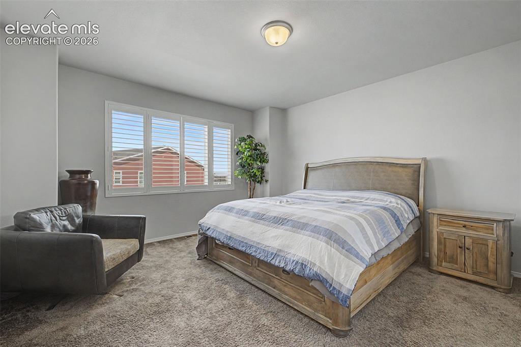 Image 15 of 28: Bedroom