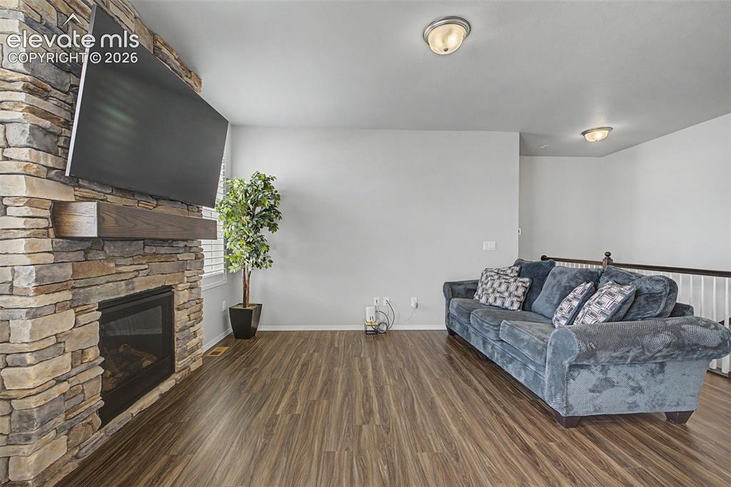 Image 4 of 28: Living Room