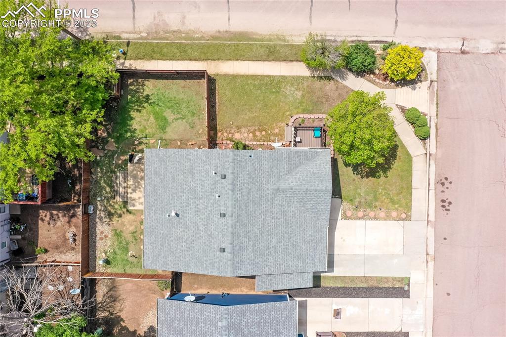 Image 5 of 50: Drone / aerial view