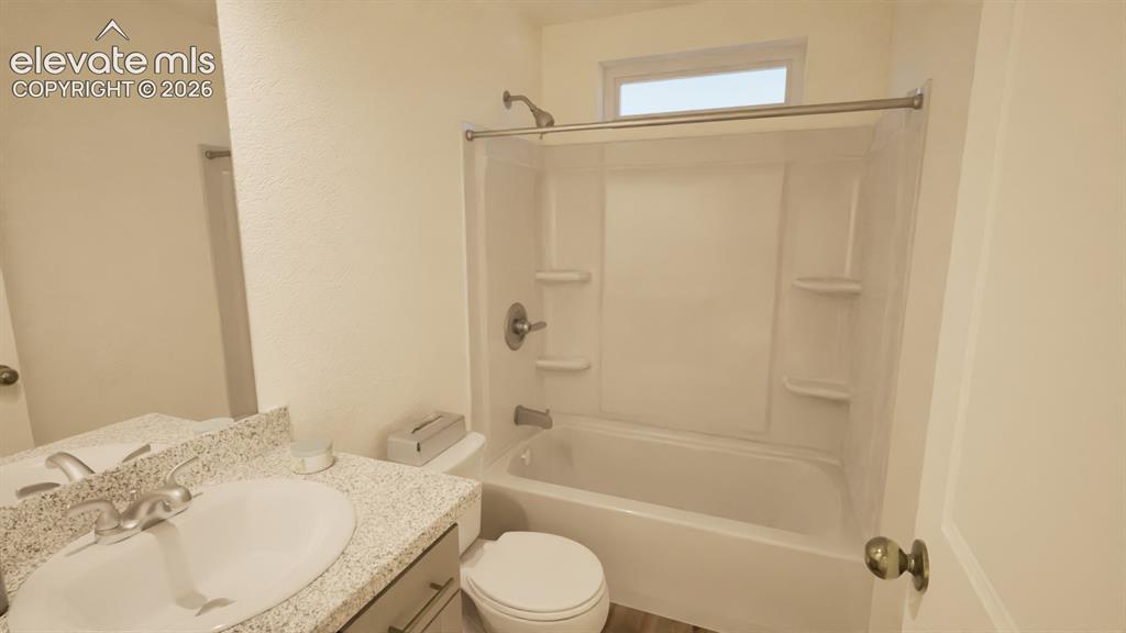Image 4 of 15: Bathroom