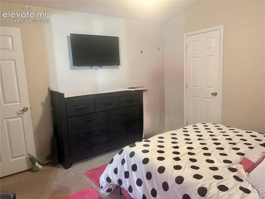 Image 22 of 32: Neutral wall paint in a muted tone