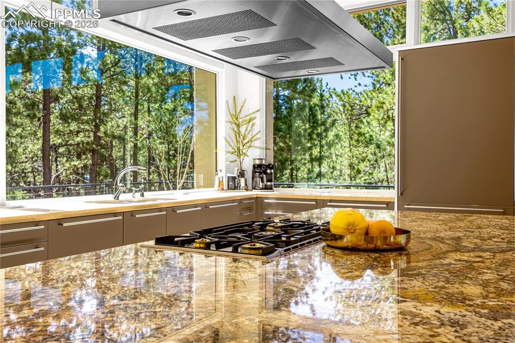 Image 14 of 48: Gaggenau gas range