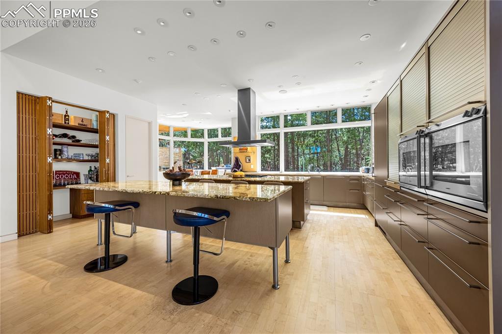 Image 15 of 48: Dual islands & dual ovens