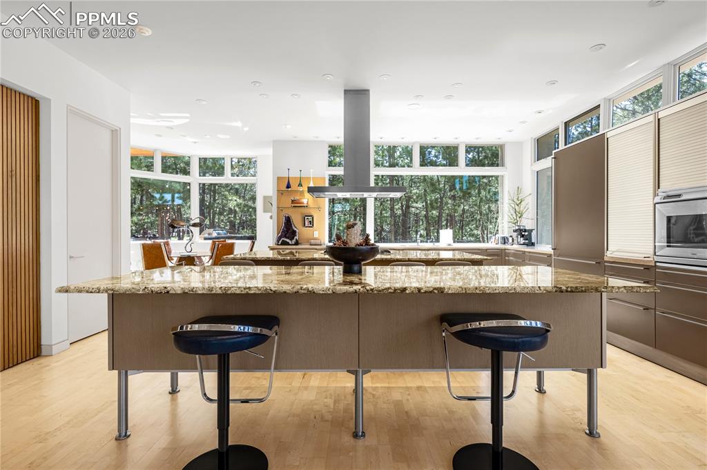 Image 16 of 48: Top of the line appliances & finishes