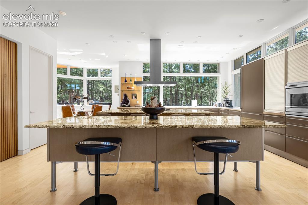 Image 17 of 49: Top of the line appliances & finishes