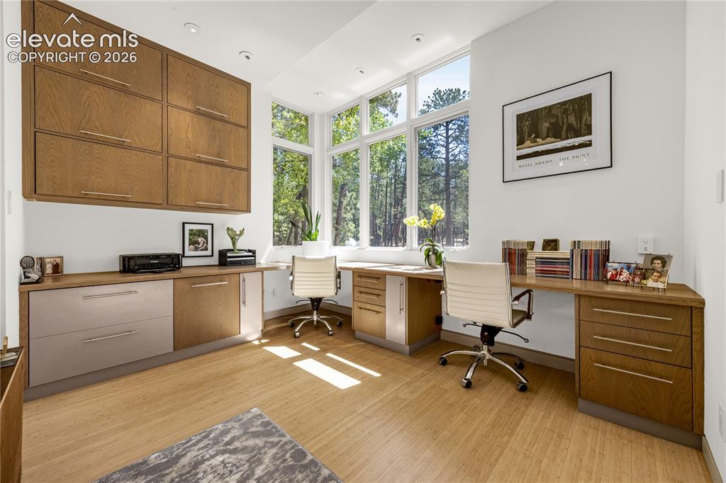 Image 21 of 49: Spacious built-in office desks
