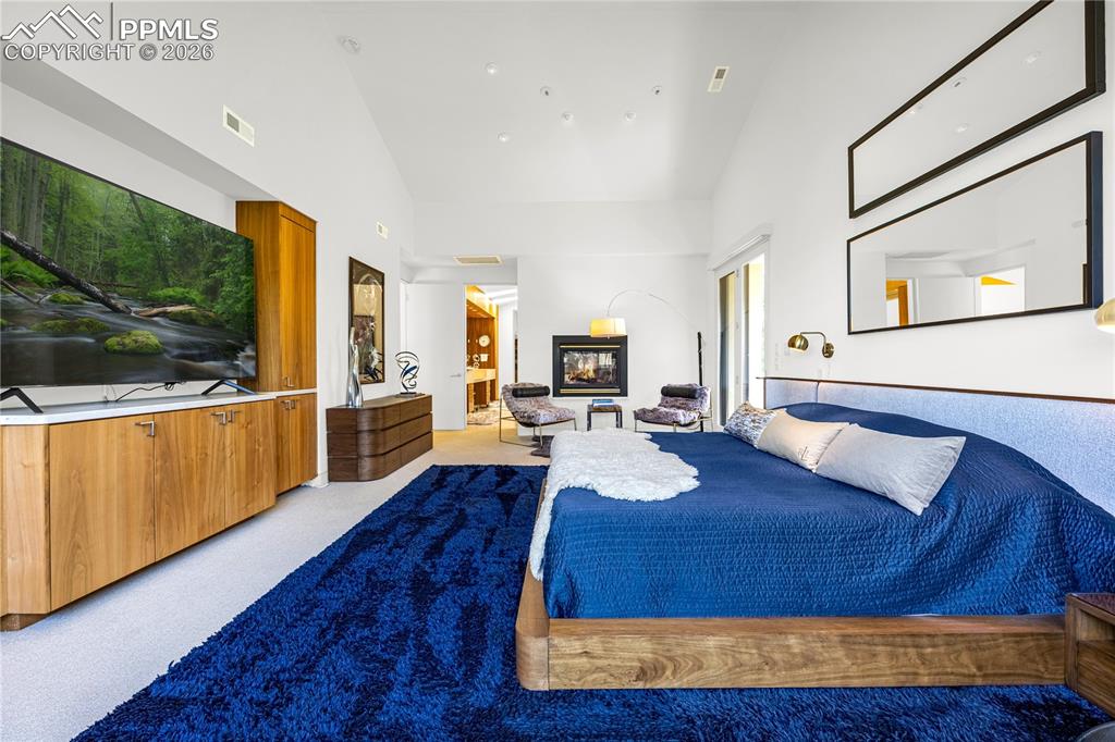 Image 28 of 48: Vaulted ceiling & dual sided fireplace