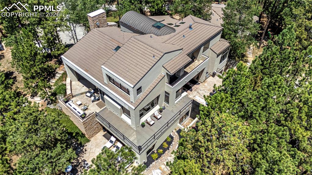 Image 4 of 48: Walkways connect outdoor areas