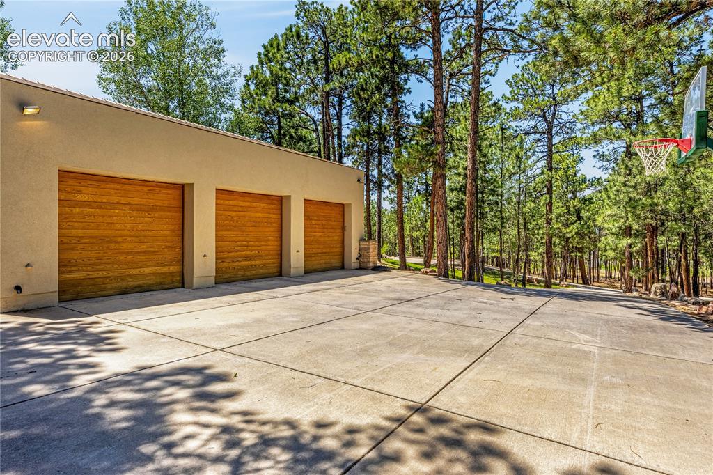 Image 43 of 49: Oversized 3-car garage