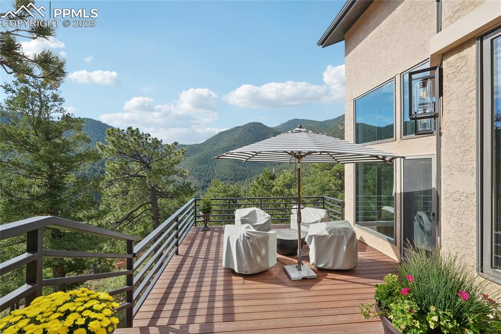 Image 17 of 50: Deck of kitchen and living room