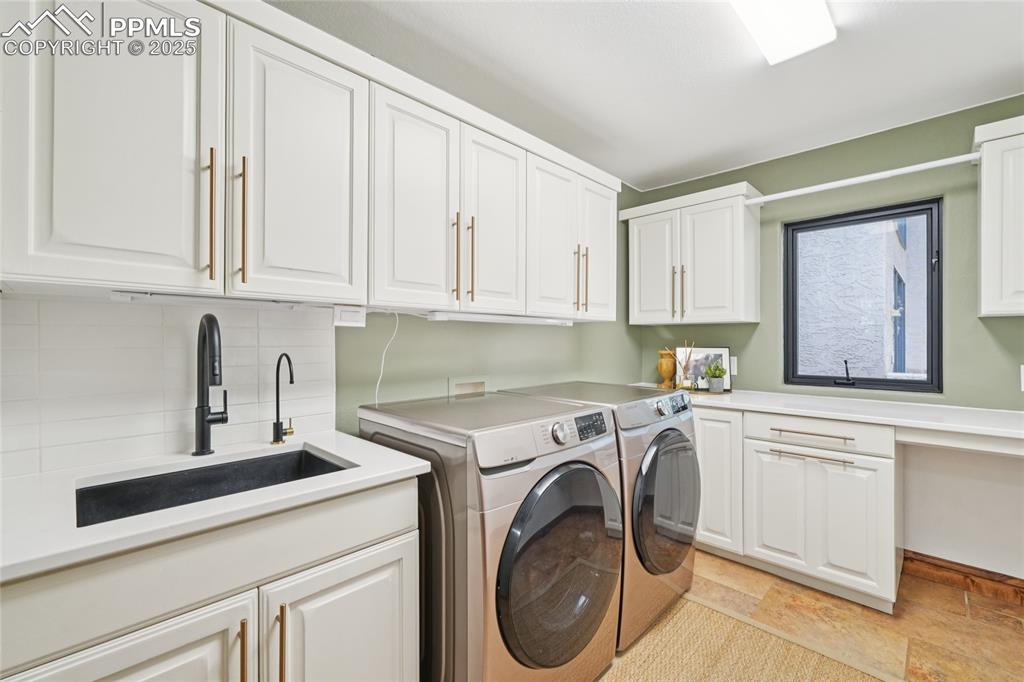 Image 19 of 50: Laundry room on main level