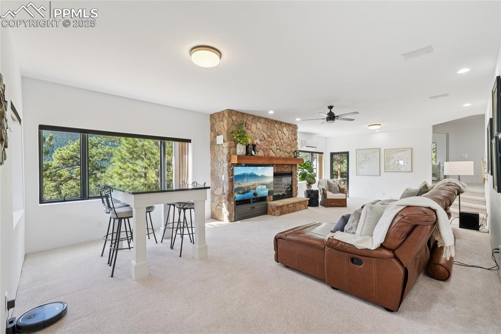 Image 32 of 50: Recreation room