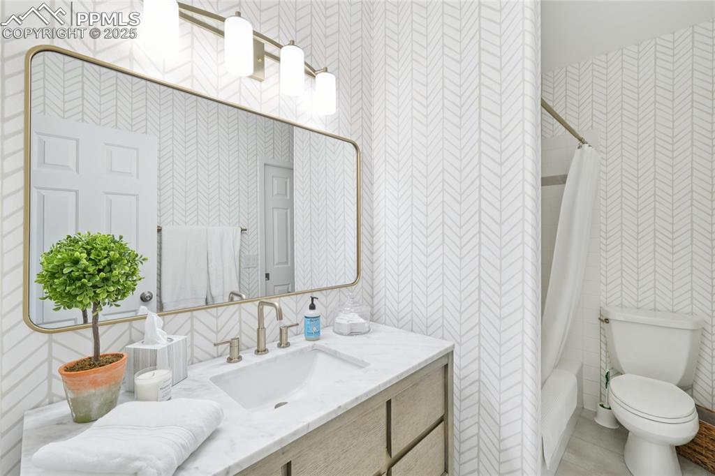 Image 39 of 50: Full en suite bathroom bedroom 2