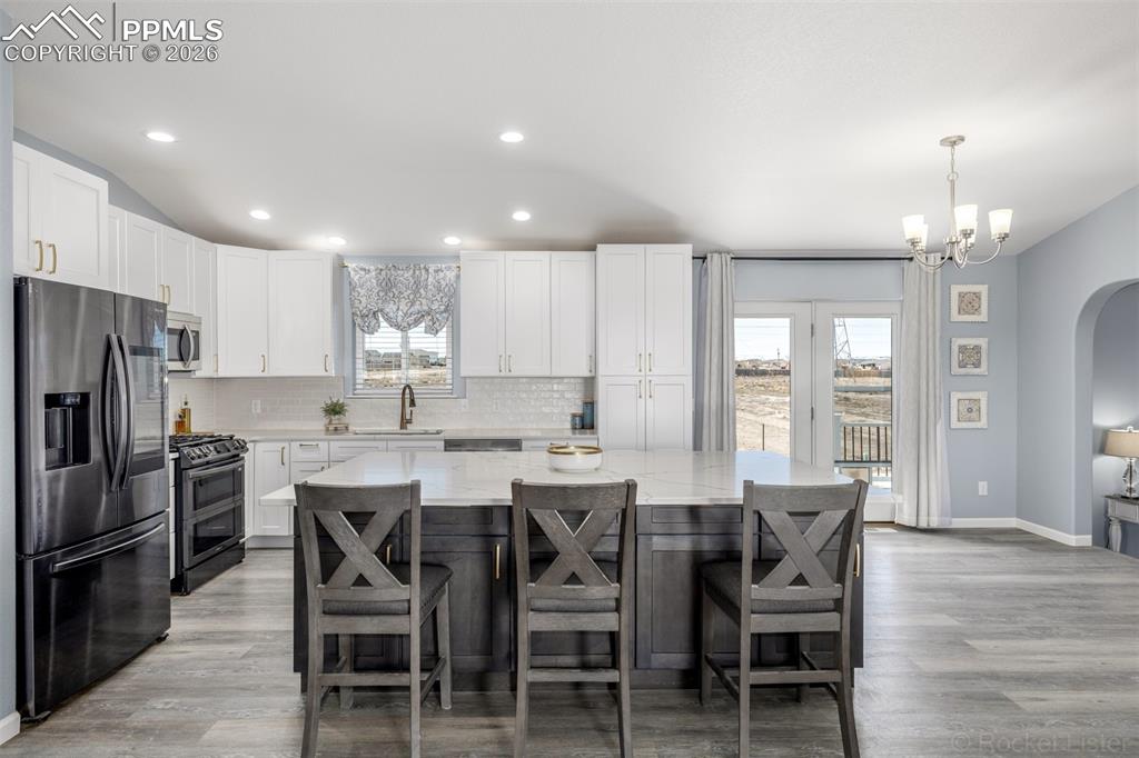 Image 13 of 50: Kitchen