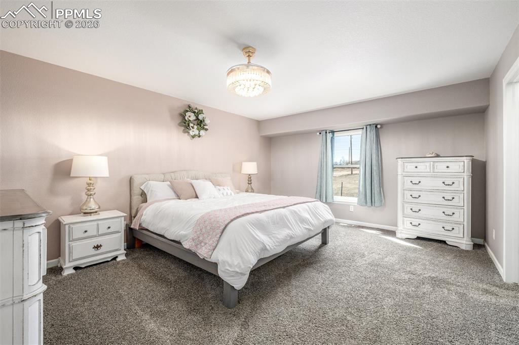 Image 20 of 50: Bedroom