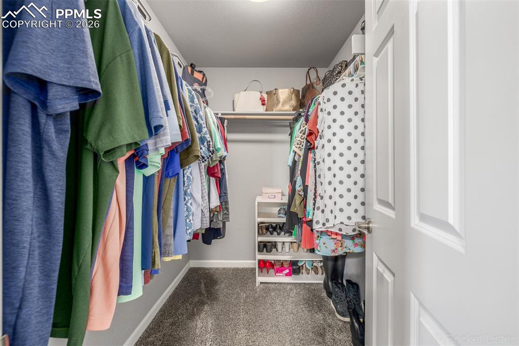 Image 25 of 50: Closet