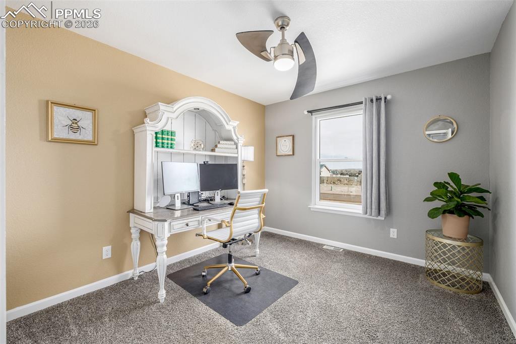 Image 26 of 50: Office