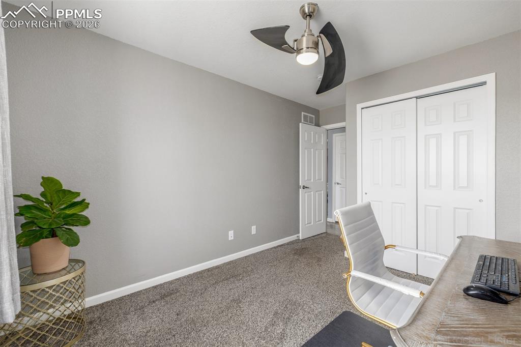 Image 27 of 50: Office