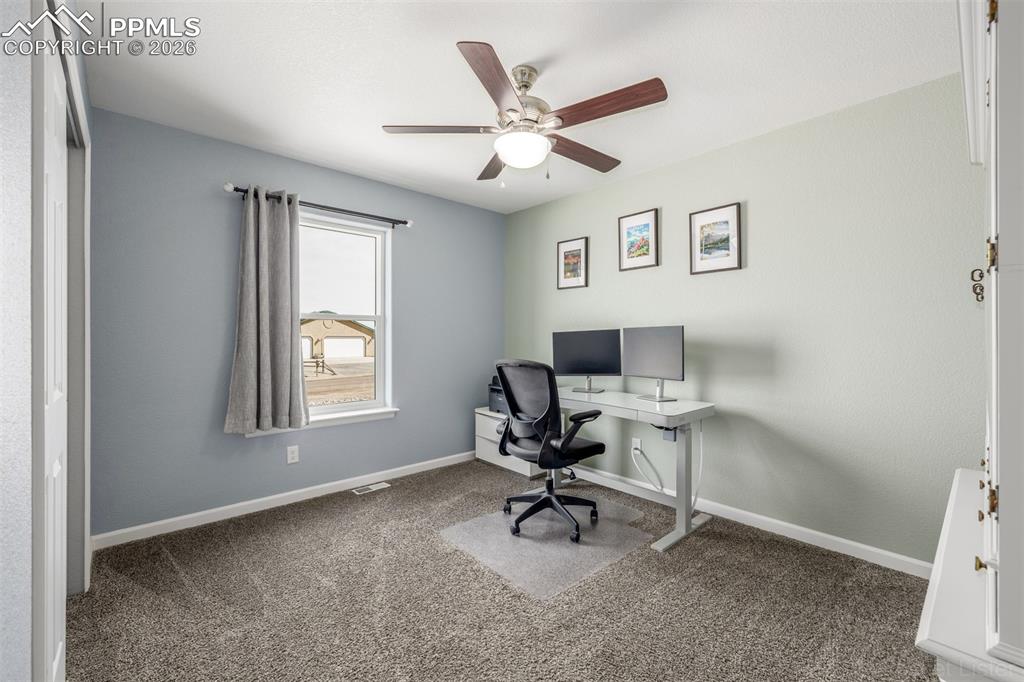 Image 28 of 50: Office