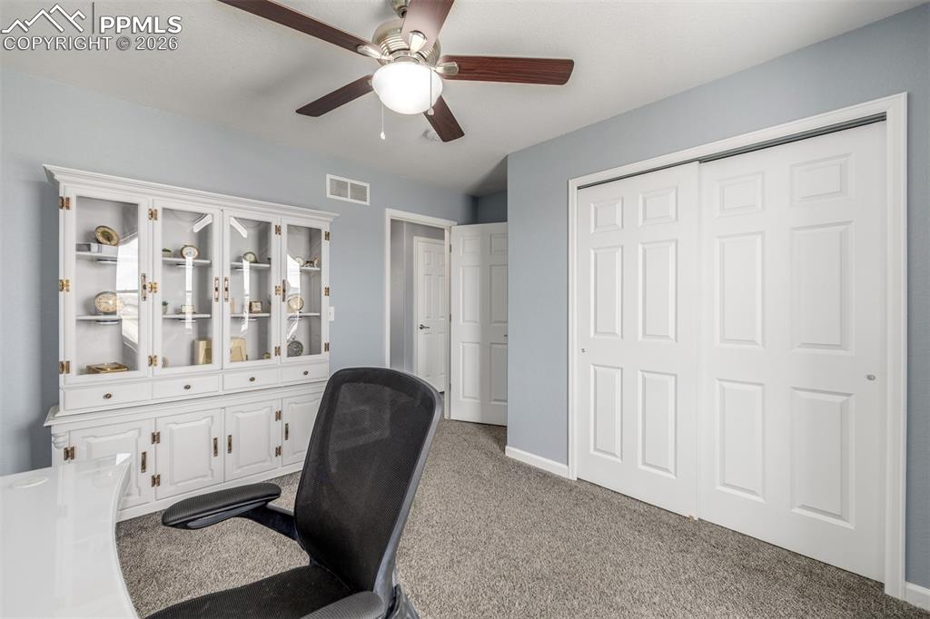 Image 29 of 50: Office