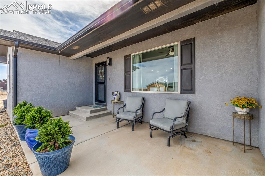 Image 3 of 50: Entry