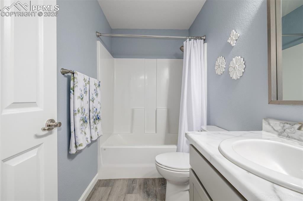 Image 31 of 50: Bathroom