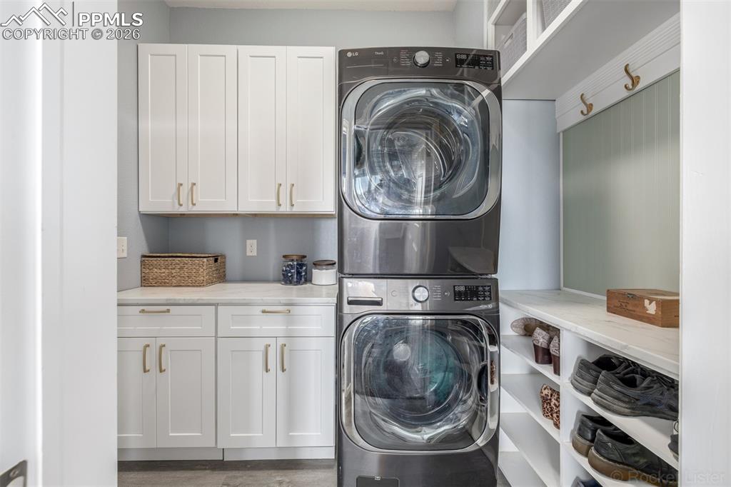 Image 32 of 50: Laundry