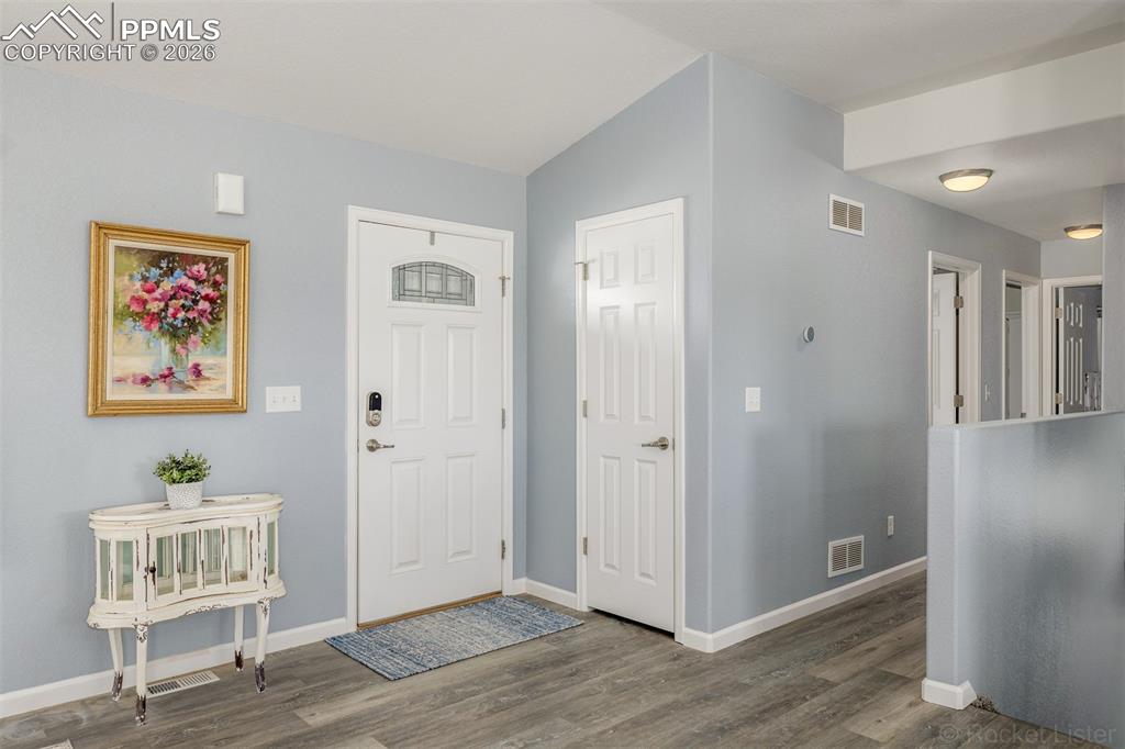 Image 4 of 50: Entry