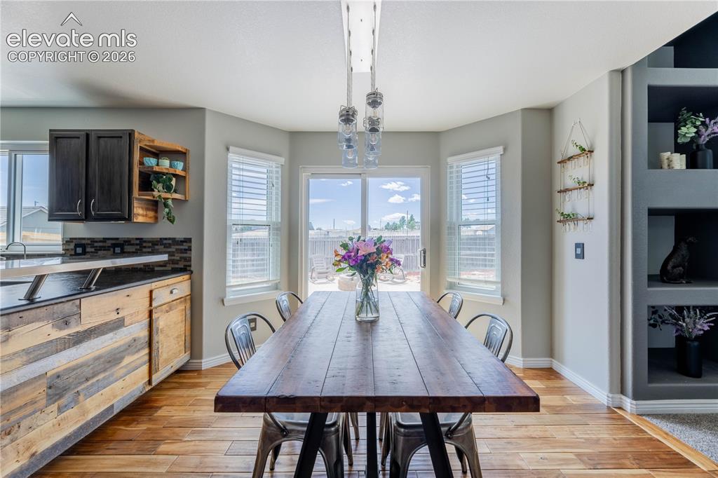 Image 11 of 43: Dining Area