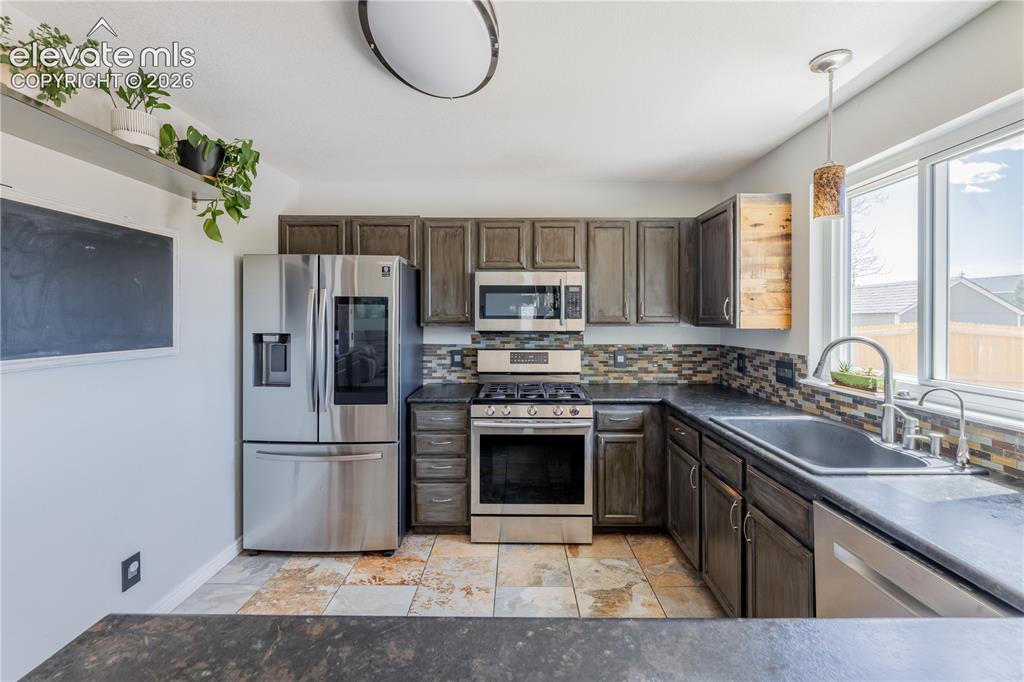 Image 13 of 43: Kitchen