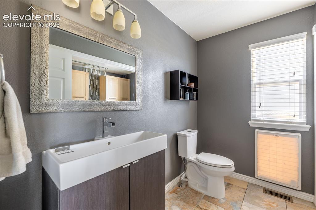 Image 17 of 43: Bathroom